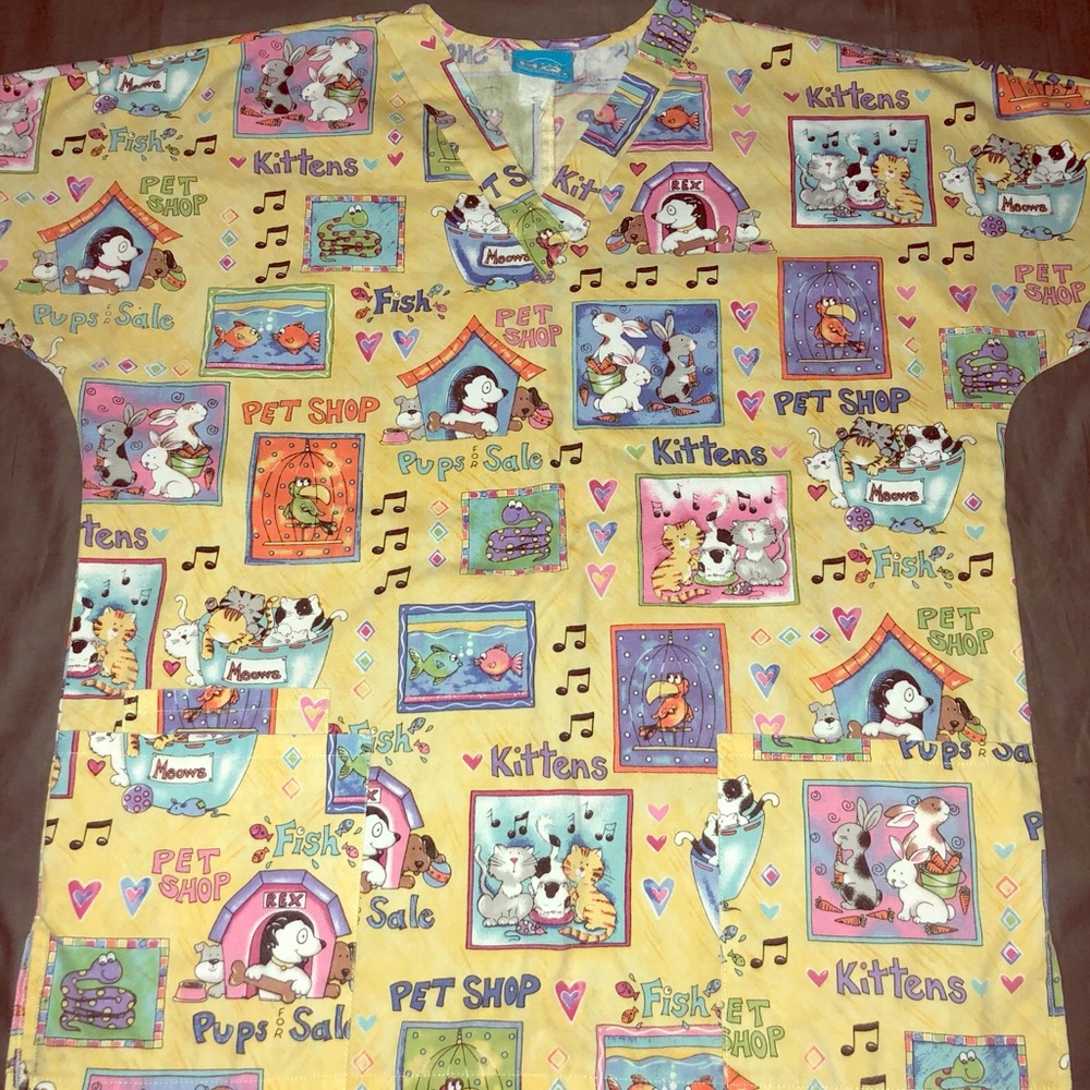 HQ scrub top - Medium